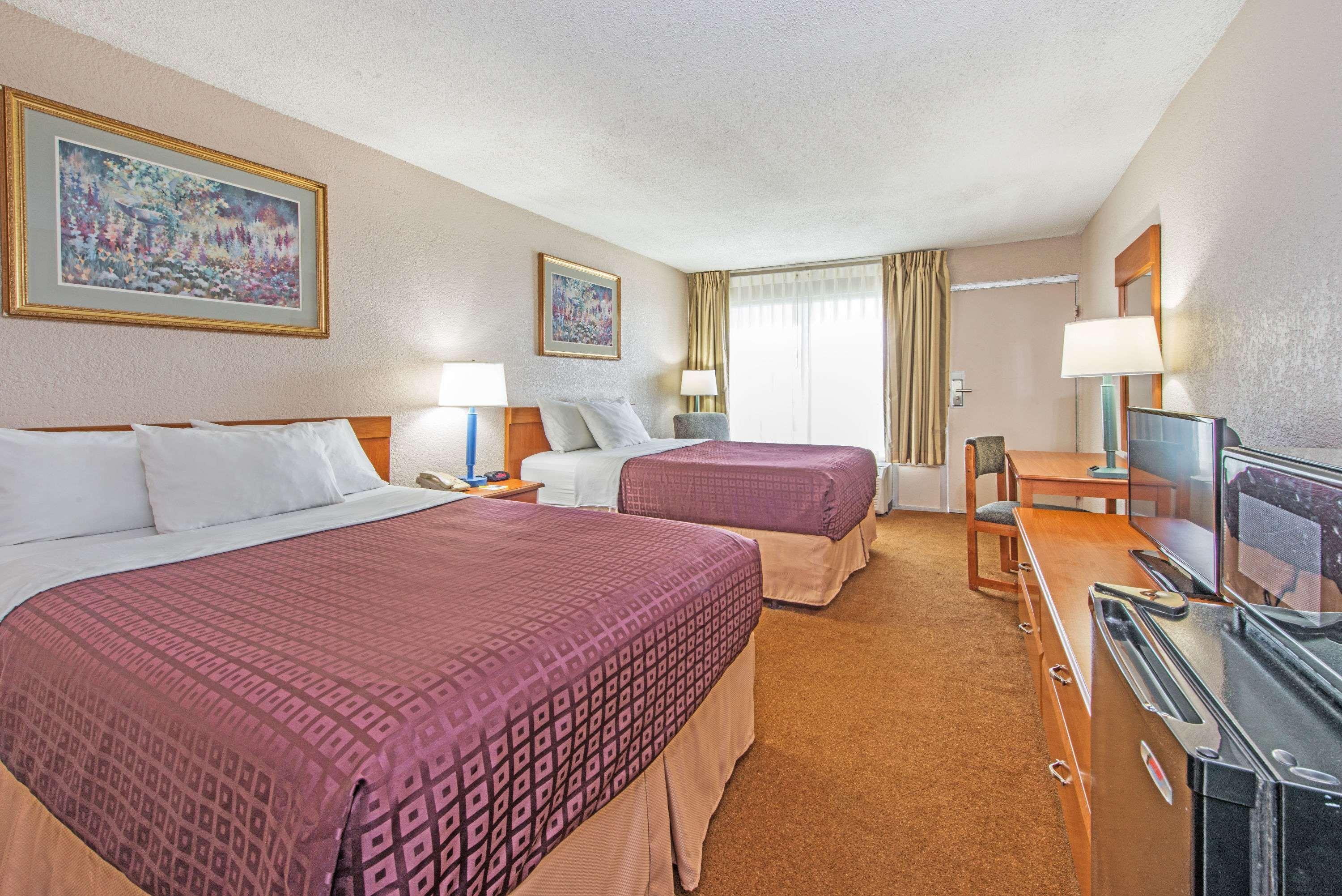 Days Inn By Wyndham Elizabethtown Exterior photo