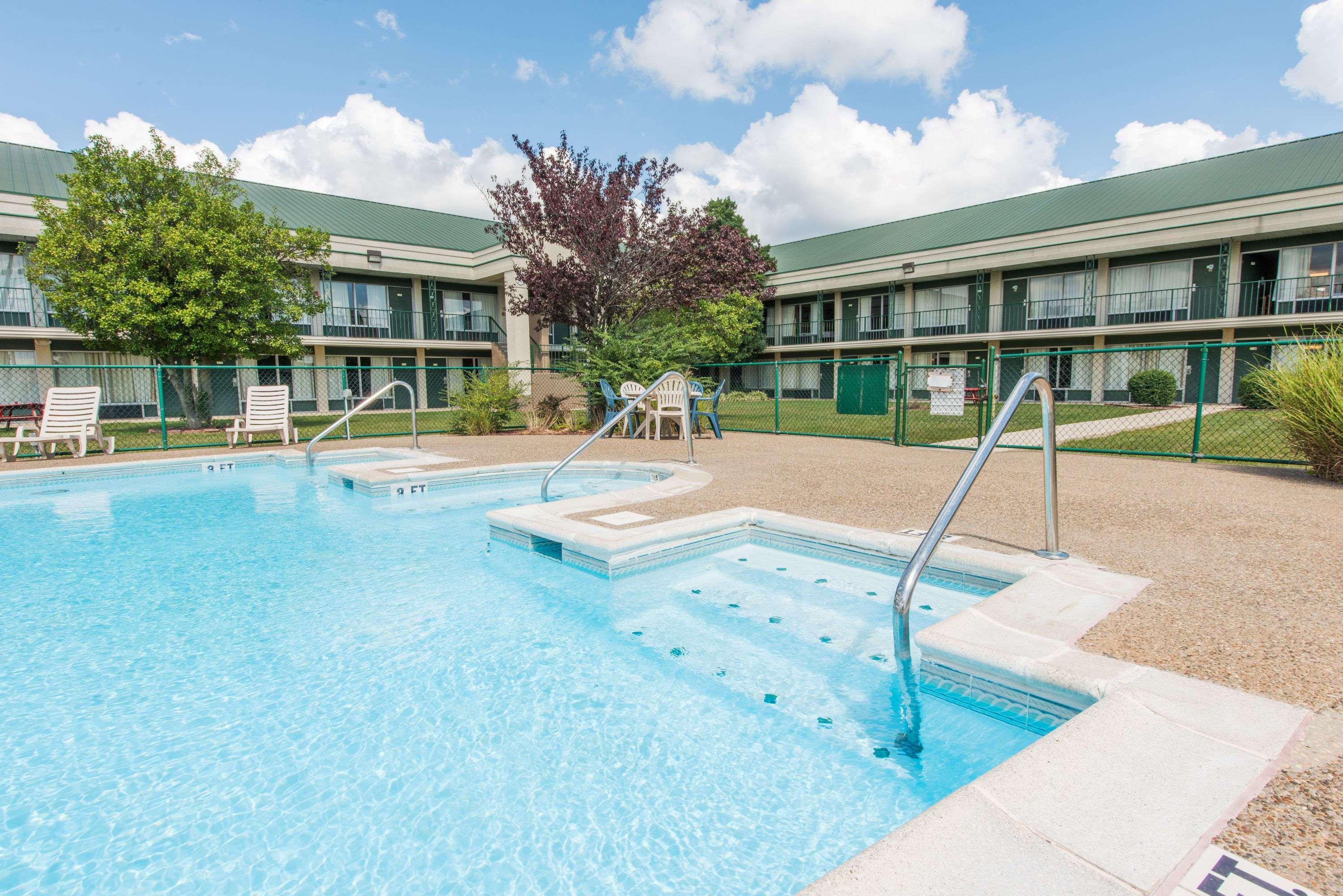 Days Inn By Wyndham Elizabethtown Exterior photo
