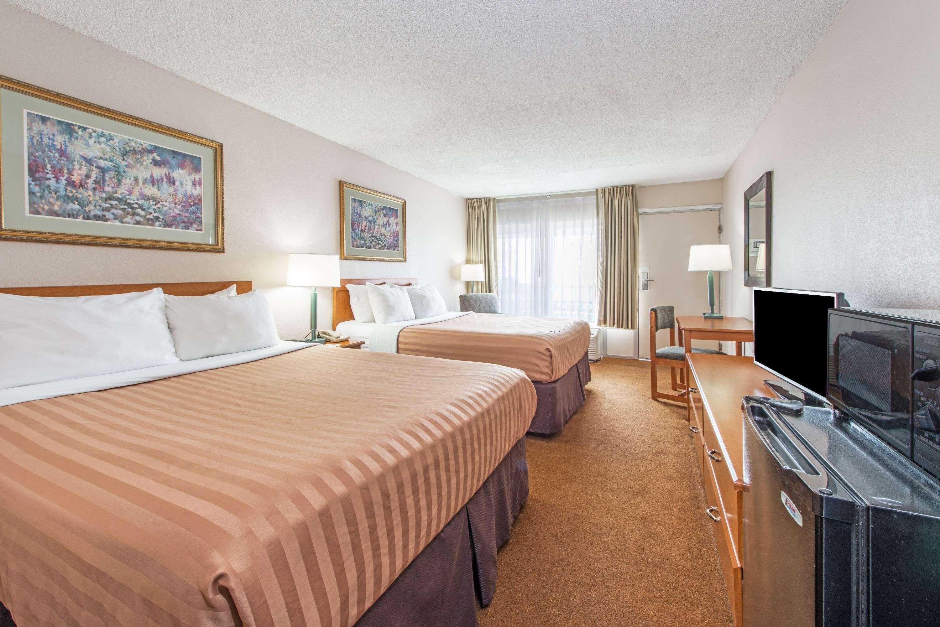 Days Inn By Wyndham Elizabethtown Exterior photo